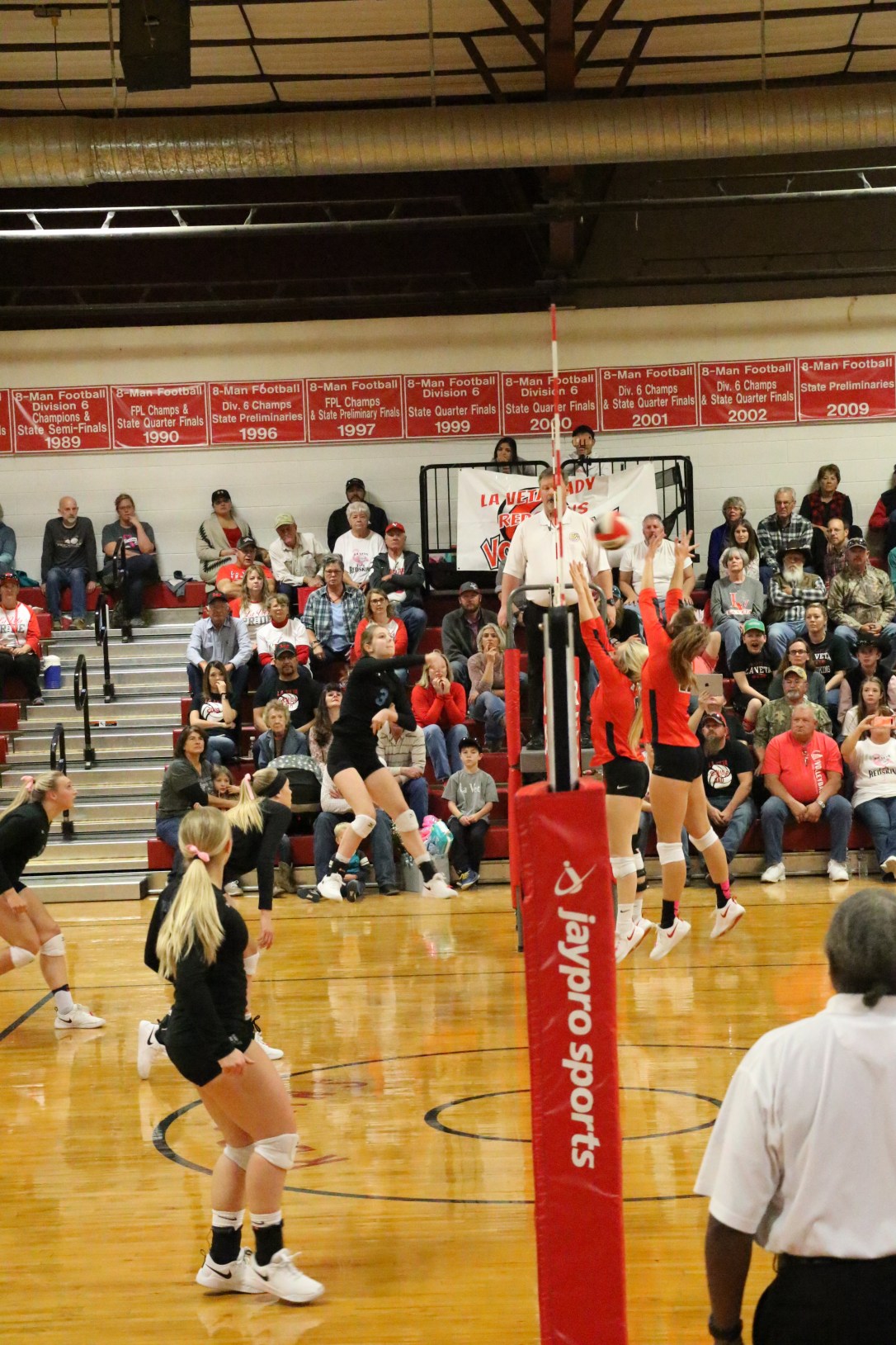 jen metz sangre vs lV